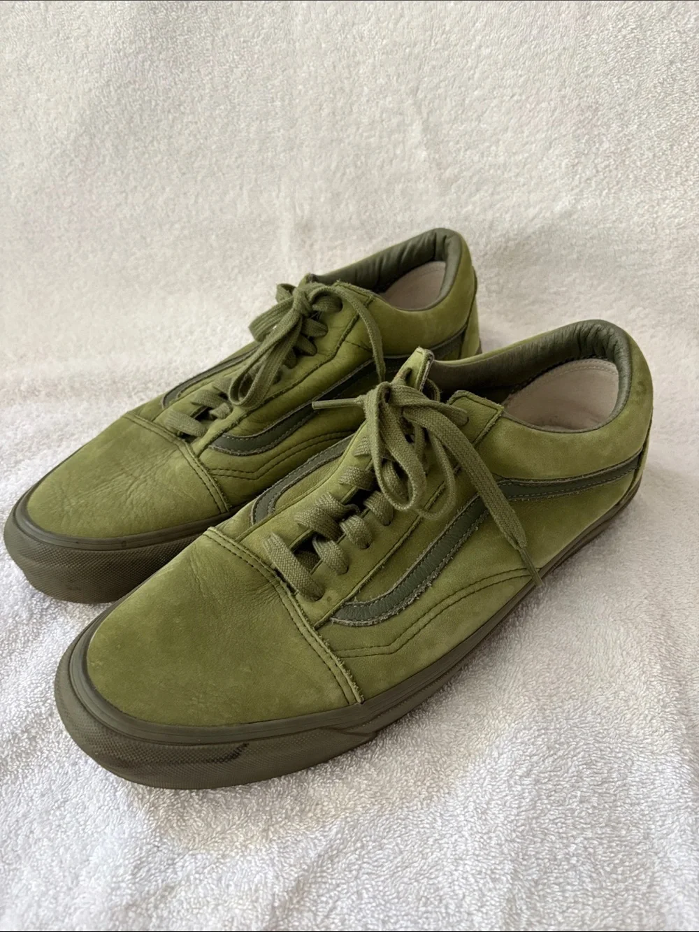 Vans Old Skool Sneakers in Olive Green - Picture 1 of 4